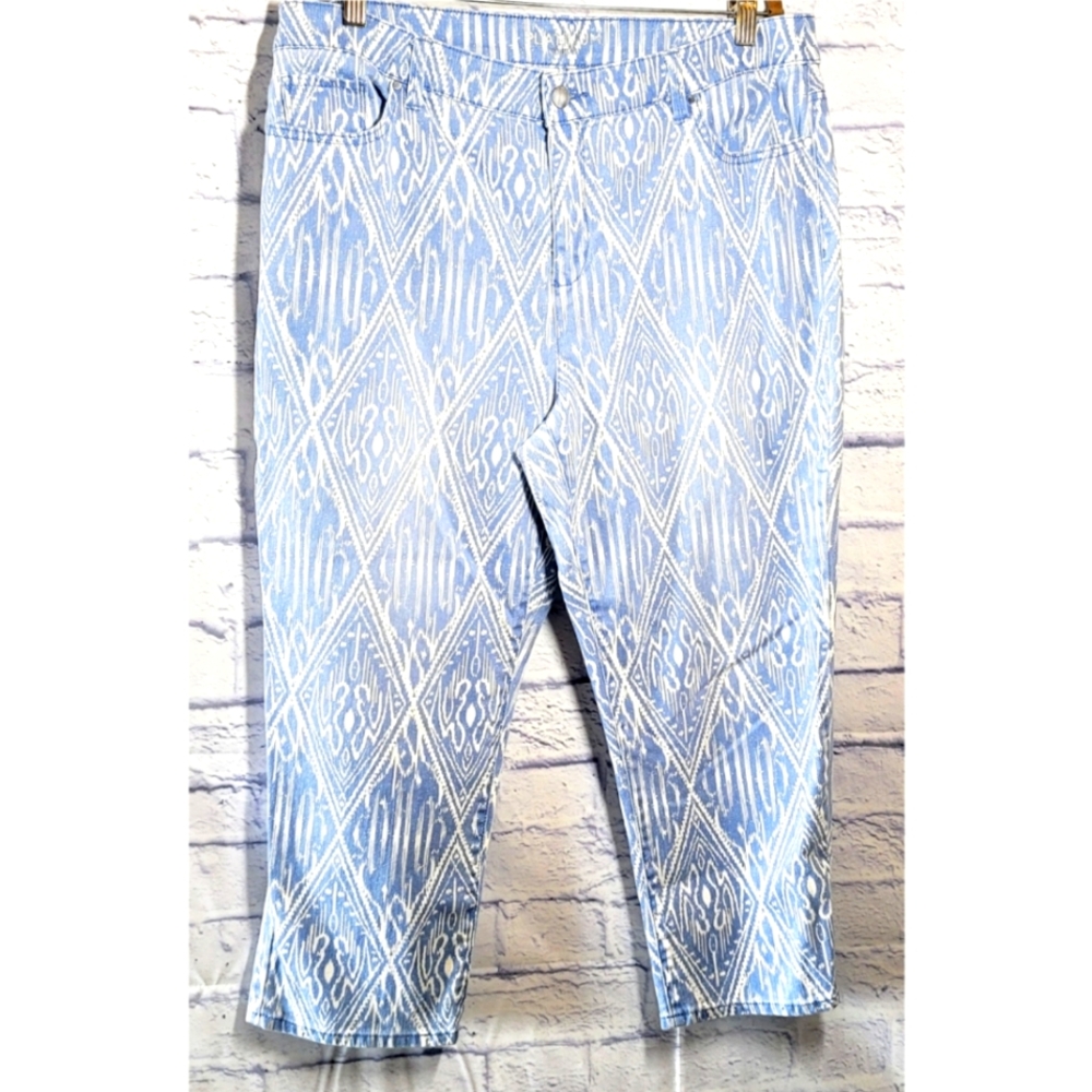 Chicos Platinum Women's Cropped Jeans Size 2.5 Blue Ikat Tapered Capri Stretch